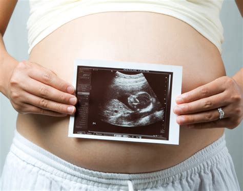 Anne Karnında 8 Aylık Bebek Ne Kadar Olur?